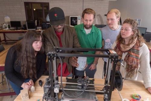 Students work with Michael Caston on the new 创新楼. Photo Courtesy: Wayne Armstrong, University of Denver